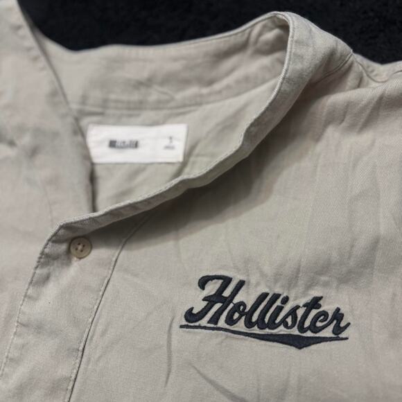 Hollister Button-Up Baseball Style Tee – Beige/Cream - Picture 2 of 3